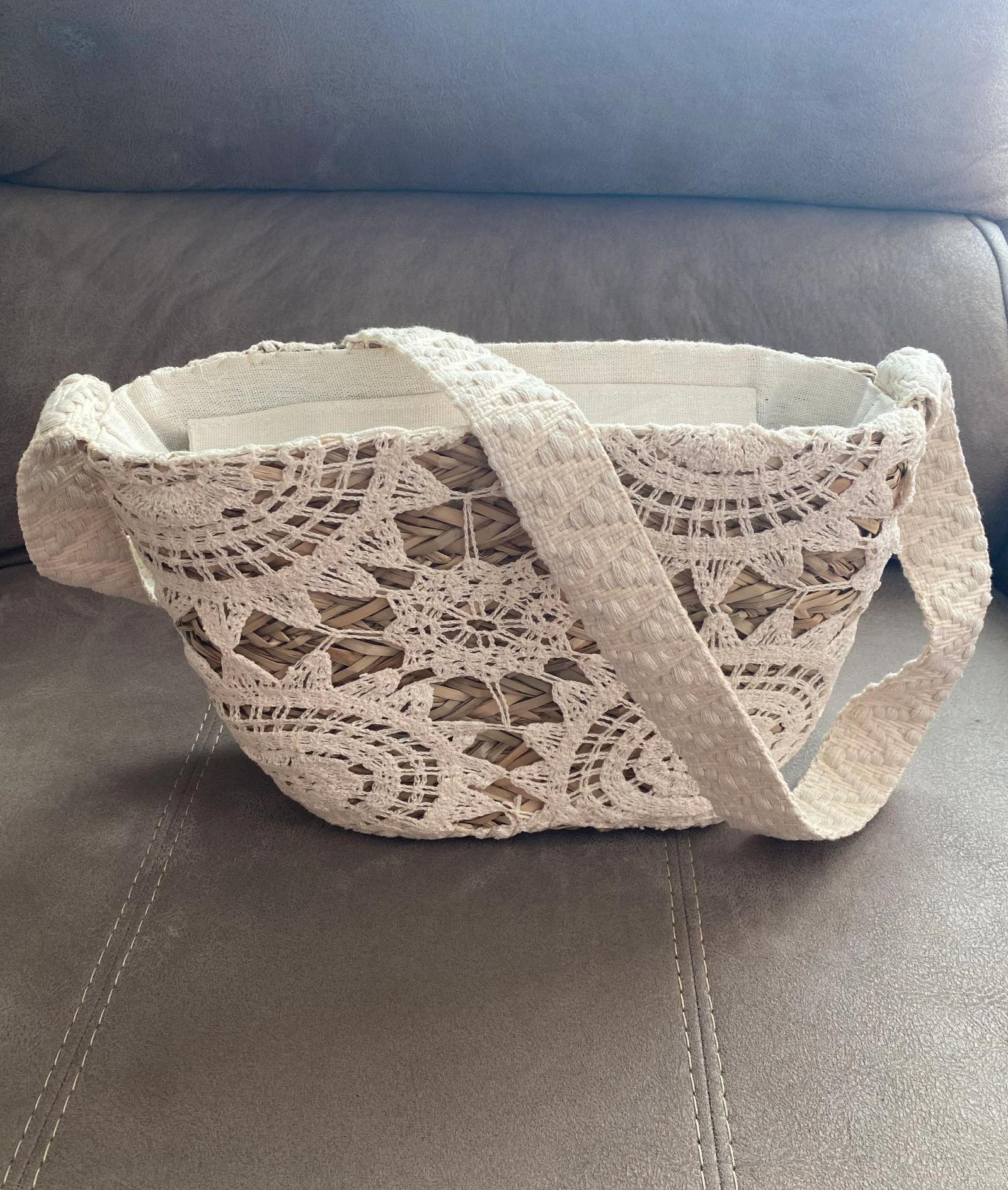 Capazo de paja con crochet crema - Bandolera veraniega bohemia 